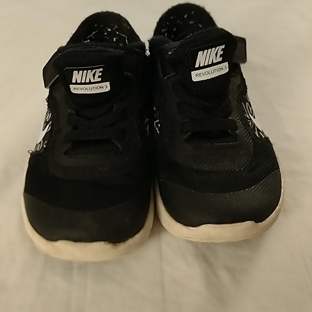 Children's black Nikes